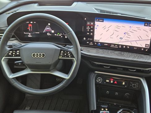 Used 2025 Audi Q5 Prestige w/ 20" Wheel Package AWD/4WD image 35