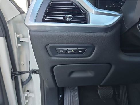 Used 2024 BMW X5 xDrive50e AWD/4WD image 36
