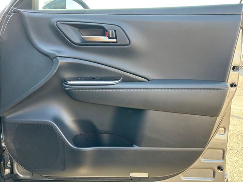 Used 2025 Toyota Crown Platinum image 25