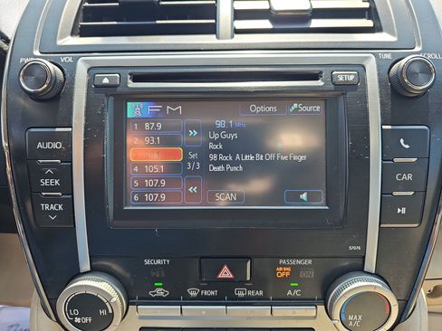 Used 2014 Toyota Camry LE FWD image 18