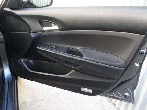 Used 2011 Honda Accord SE image 16