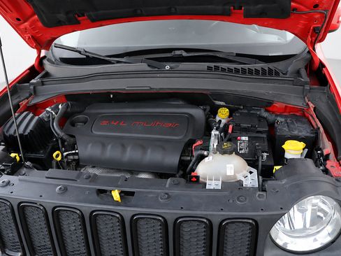 Used 2017 Jeep Renegade Altitude FWD image 39