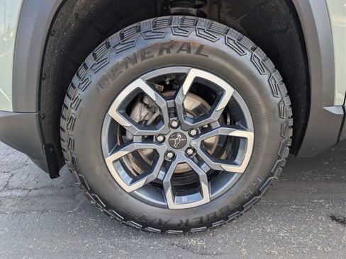 Used 2025 Chevrolet Equinox ACTIV w/ Safety and Technology Package image 29