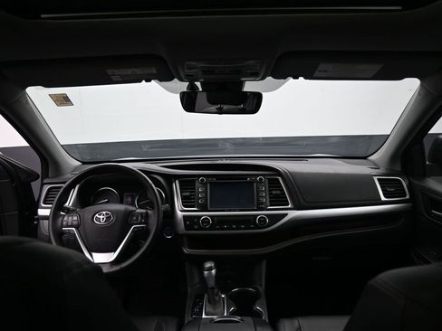 Used 2018 Toyota Highlander XLE image 23