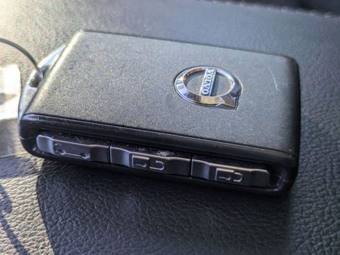 Used 2022 Volvo XC90 T5 Momentum w/ Protection Package Premier image 34