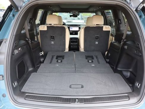 New 2026 Jeep Grand Cherokee L Limited w/ Luxury Tech Group II AWD/4WD image 40