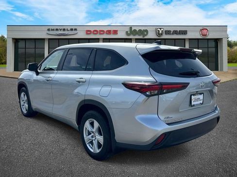 Used 2024 Toyota Highlander LE AWD/4WD image 34