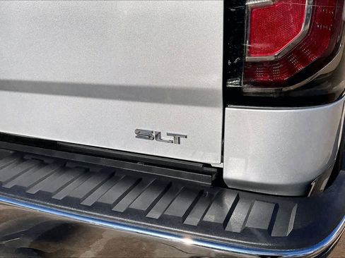 Used 2018 GMC Sierra 1500 SLT w/ SLT Premium Package image 10