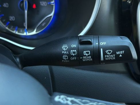 Used 2024 Chrysler Pacifica Touring-L FWD image 30