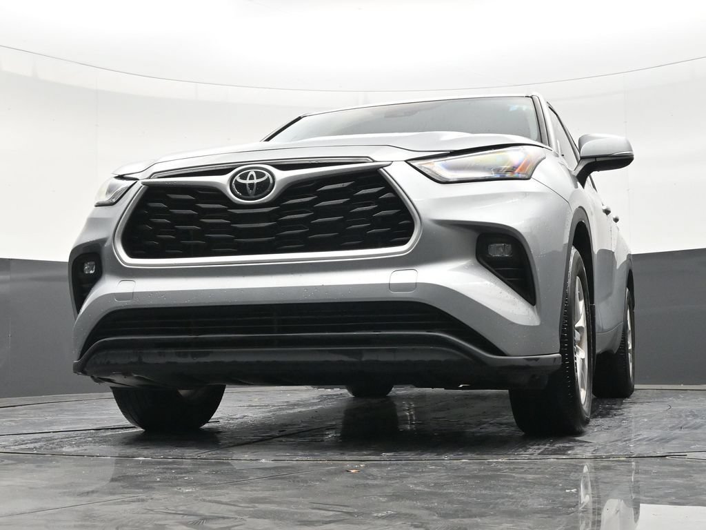 Used 2024 Toyota Highlander LE FWD image 26