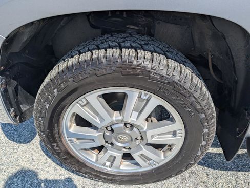 Used 2014 Toyota Tundra Limited w/ Limited Premium Package image 9