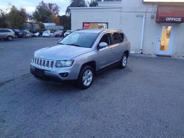 Used 2017 Jeep Compass Latitude FWD image 1
