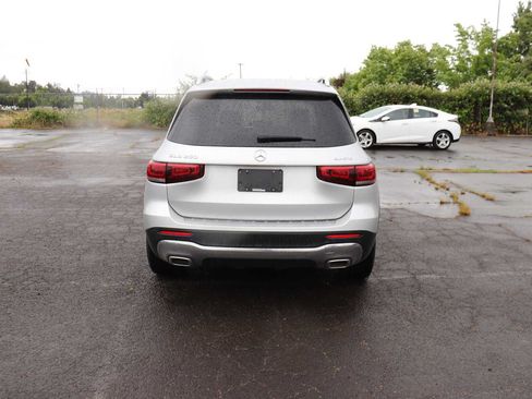Used 2022 Mercedes-Benz GLB 250 4MATIC image 6