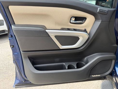 Used 2017 Nissan Titan SL w/ SL Towing Convenience Package image 12