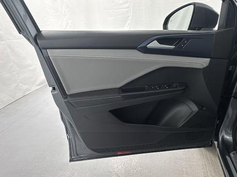 Used 2024 Volkswagen Taos SE w/ Panoramic Sunroof Package image 18