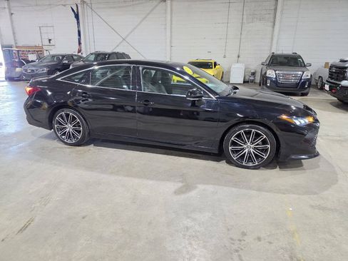Used 2019 Toyota Avalon XSE w/ All Weather Liner Package FWD image 15