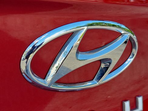 Used 2025 Hyundai Venue SEL FWD image 10