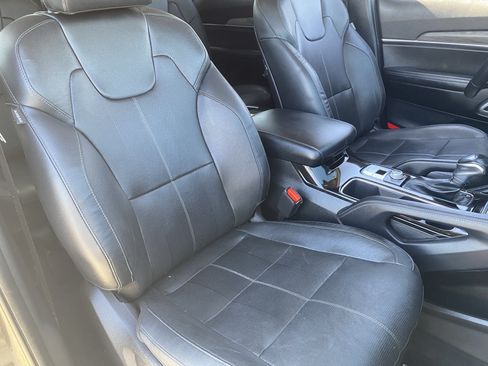 Certified 2022 Kia Telluride EX w/ EX Premium Package AWD/4WD image 9