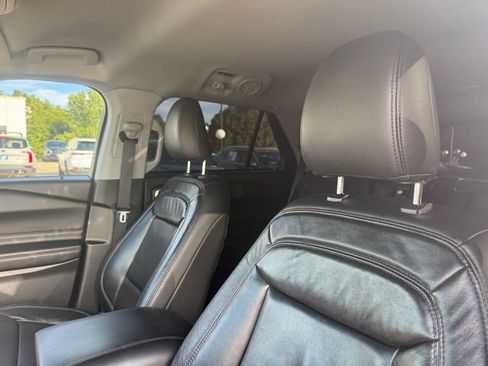 Used 2021 Ford Explorer XLT RWD image 11