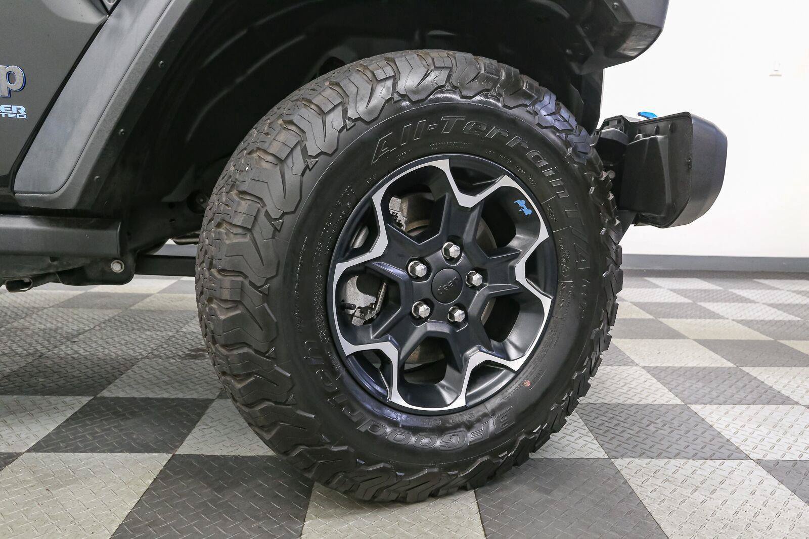 Used 2022 Jeep Wrangler Unlimited Rubicon 4xe w/ Cold Weather Group AWD/4WD image 16