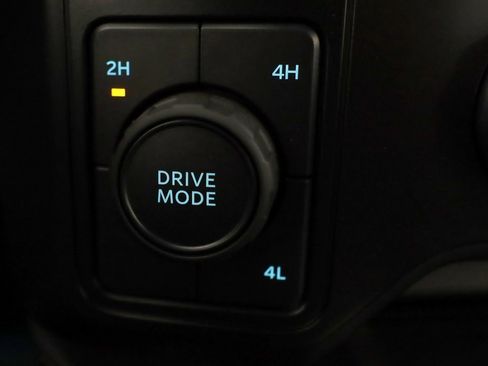 Used 2024 Ford F450 Platinum w/ FX4 Off-Road Package image 38