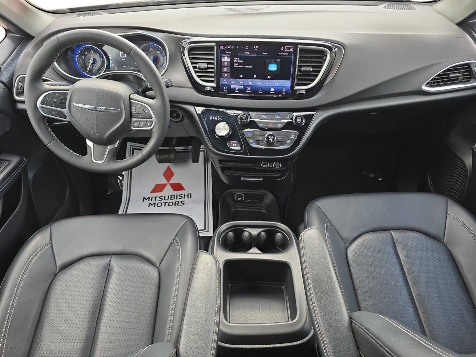 Used 2025 Chrysler Pacifica Select FWD image 12