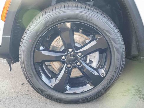 New 2025 Jeep Grand Cherokee L Limited image 9