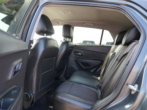 Used 2019 Chevrolet Trax LT w/ LT Convenience Package FWD image 18