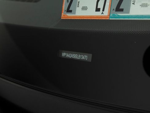 Certified 2025 Porsche Macan image 42