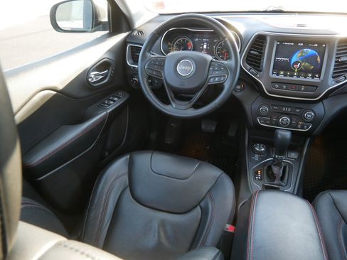 Certified 2019 Jeep Cherokee Trailhawk image 9