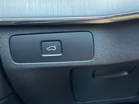Certified 2025 Volvo XC90 B5 Core AWD/4WD image 32