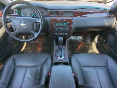 Used 2009 Chevrolet Impala LT w/ Luxury Edition Package FWD image 15