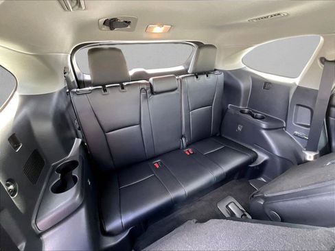 Used 2024 Toyota Highlander XLE FWD image 30