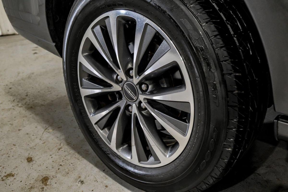 Used 2016 Lincoln Navigator Select RWD image 43