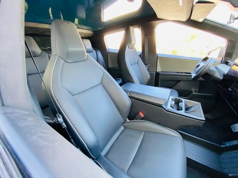 Used 2024 Tesla Cybertruck AWD Crew Cab image 35