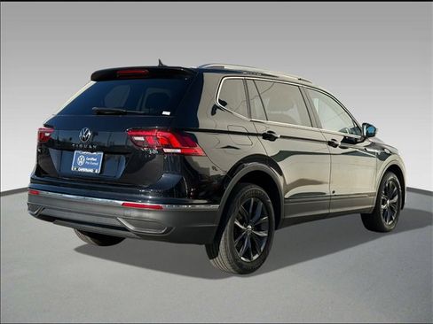 Certified 2022 Volkswagen Tiguan SE image 4