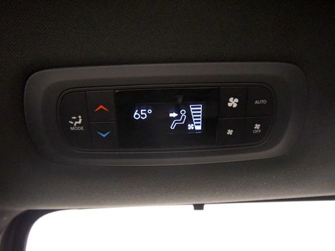 Used 2020 Chrysler Pacifica Touring-L w/ Advanced Safetytec Group AWD/4WD image 19