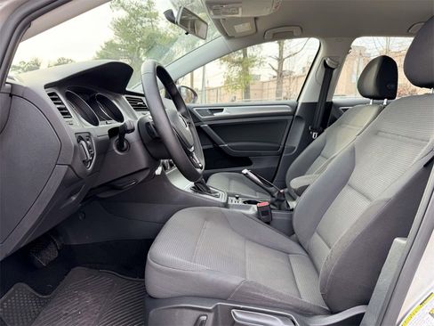 Used 2016 Volkswagen Golf S image 19