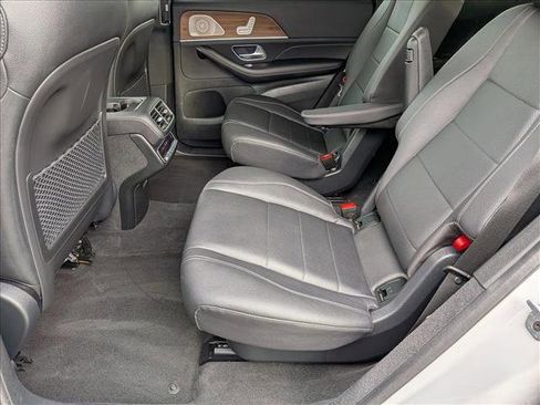 Used 2025 Mercedes-Benz GLS 450 4MATIC image 18