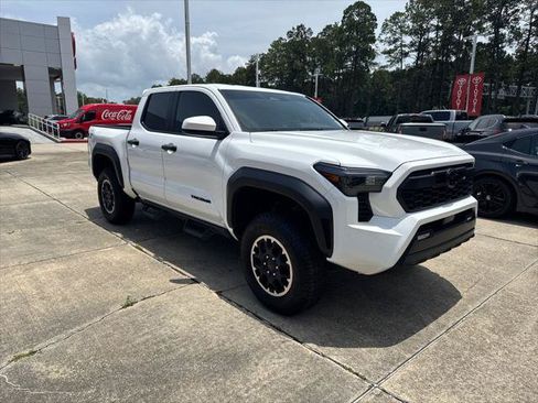 Certified 2024 Toyota Tacoma TRD Off-Road AWD/4WD image 9