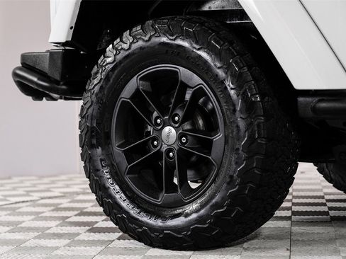 Used 2017 Jeep Wrangler Sahara image 42