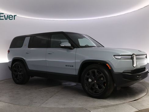 Used 2025 Rivian R1S Adventure AWD/4WD image 14