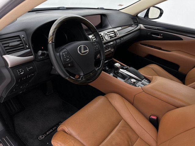 Used 2013 Lexus LS 460 AWD w/ Comfort Pkg image 12