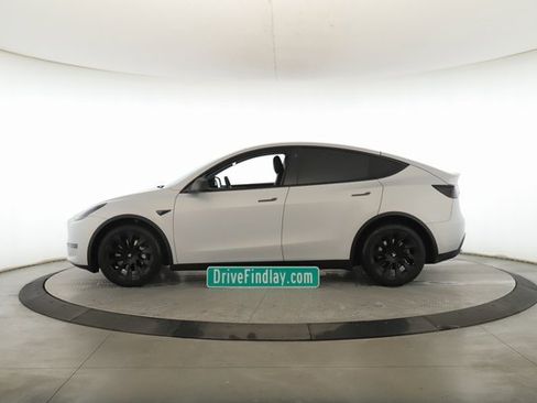 Used 2021 Tesla Model Y Long Range image 9