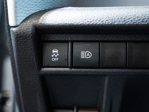 Used 2025 Toyota Sienna XLE image 18