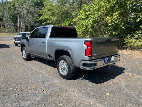 Used 2025 Chevrolet Silverado 2500 LTZ w/ LTZ Convenience Package AWD/4WD image 3