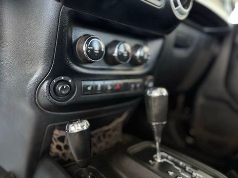 Used 2013 Jeep Wrangler Unlimited Rubicon w/ Connectivity Group image 28