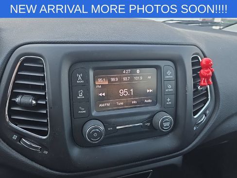 Used 2018 Jeep Compass Latitude w/ Cold Weather Group AWD/4WD image 12