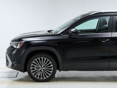 New 2026 Volkswagen Taos SE FWD image 40