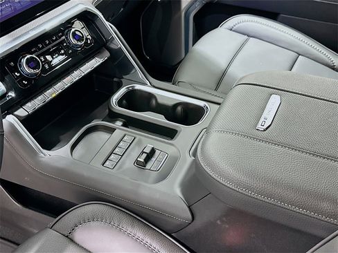 New 2026 GMC Sierra 2500 Denali w/ Denali Reserve Package image 17